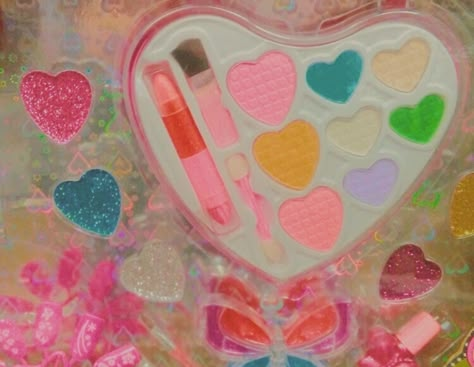 Nostalgic Makeup, Claires Makeup, Cutesy Makeup, Kid Makeup, Claire's Makeup, Pink Bakery, Nostalgic Beauty, Cool Lifestyle, Toys Nostalgia