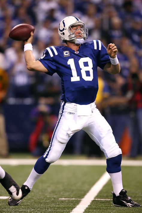 Peyton Manning Photos - New England Patriots v Indianapolis Colts ... Peyton Manning Colts, Nfl Legends, Indianapolis Colts Football, Nfl Football Pictures, Colts Football, Nfl Photos, Eli Manning, Oakland California, Peyton Manning