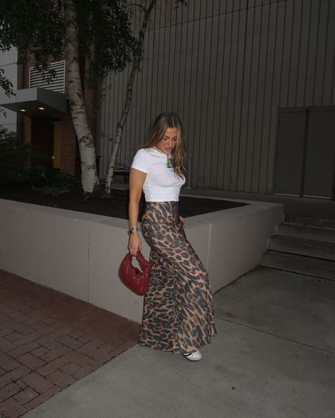 🐆🫒🌹🍸 Top @amazonfashion Skirt @micas.official Bag @publicdesire #fall #cheetahprint #maxiskirt #outfitinspo #micasgal Cheetah Maxi Skirt Outfit, Cheetah Skirt Outfit, Maxi Skirt Outfit, Cheetah Skirt, Maxi Skirt Outfits, Skirt Outfit, Outfits Summer, Skirt Outfits, Cheetah Print