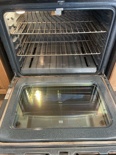 Why Is a Clean Oven Important? Although it’s certainly not a glamorous task and can easily be an out of sight, out of mind thing regularly cleaning your oven improves the quality of the food you cook in it. Let us handle the dirty work. Clean Oven With Vinegar, Oven Cleaner Diy, Samsung Oven, Self Cleaning Ovens, Steam Oven, Oven Cleaner, Baking Soda Uses, Vinegar And Water, Oven Cleaning