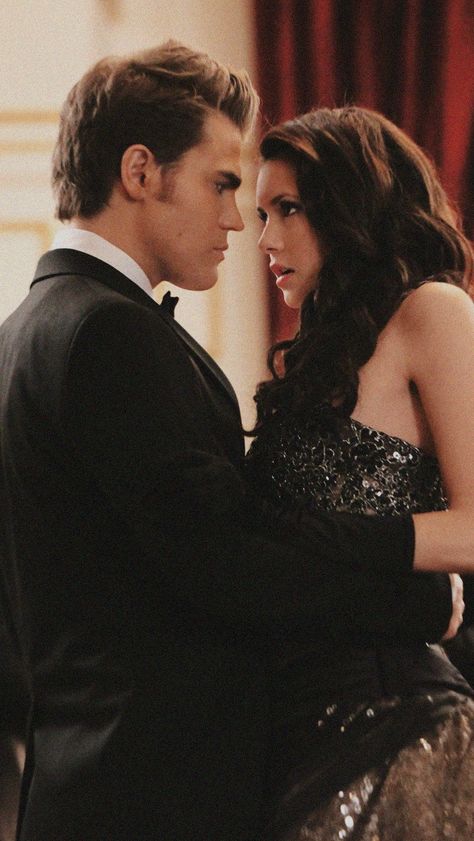 Stefan And Elena Wallpaper, Tvd Pictures, The Vampire Diaries Elena, Stefan And Elena, Vampire Diaries Elena, Diaries Aesthetic, Paul Wesley Vampire Diaries, Vampire Pictures, The Vampire Diaries Characters