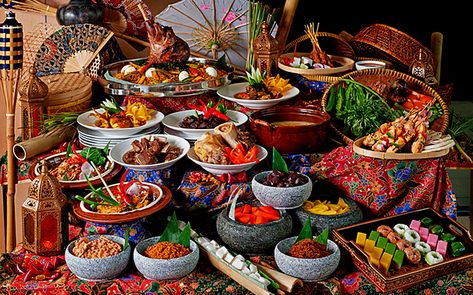 Ramadan Buffet Decoration, Ramadhan Photography, Thai Buffet, Melayu Klasik, Ramadan Buffet, Malay Traditional, Outdoor Buffet, Buffet Set Up, Buffet Table Decor