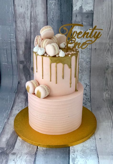 Pink and Gold 21st Buttercream Birthday Cake Pink And Gold Cake, Golden Bday, Birthday Cake Roses, Pink Cakes, 21st Ideas, Buttercream Birthday Cake, Golden Cake, Gold Birthday Cake, 21st Cake