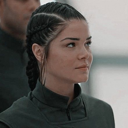 The 100 Octavia Hairstyles, The 100 Hairstyles Octavia, Octavia Blake Hairstyles, Marie Avgeropoulos Icon, The 100 Hair, The 100 Hairstyles, Harper The 100, Dance Moms Maddie, Greek Pastries