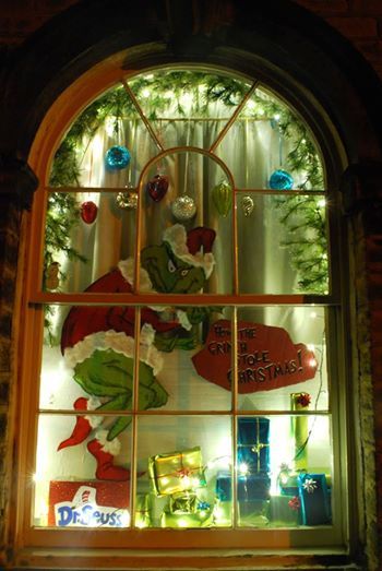 Grinch Christmas Window, Window Christmas Decor Ideas, Christmas Window Display Home, Window Christmas Decor, Christmas Shop Window, Christmas Decor Ideas Outdoor, Xmas Decorations Diy, Christmas Tree Silhouette, Window Christmas