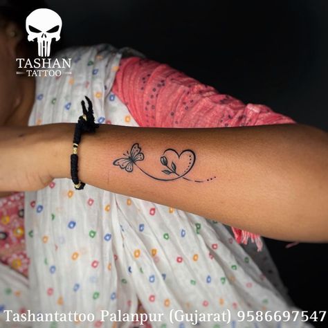 Best Tattoos For Women Classy, Name Tattoo On Hand, Wrist Tattoos Girls, Butterfly Wrist Tattoo, Tattoo Design For Hand, Tiny Wrist Tattoos, Rose Tattoos For Women, Cool Wrist Tattoos, Hand Tattoos For Girls