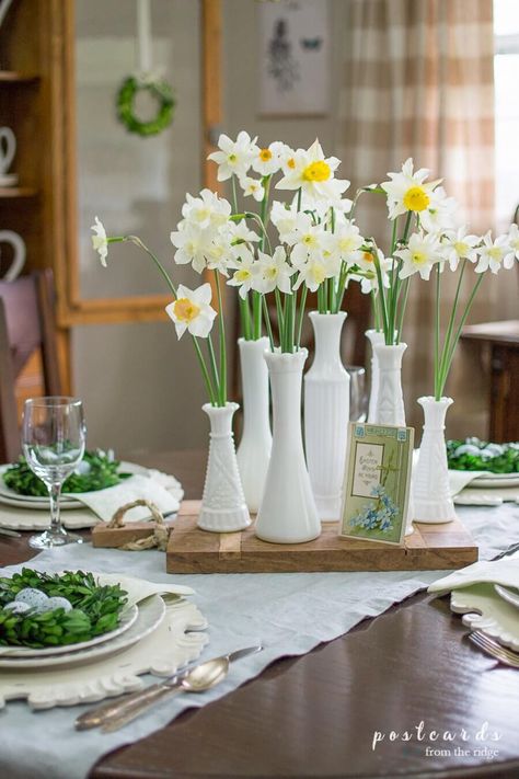 23 Beautiful DIY Easter Tablescape Decorating Ideas https://www.southerncrushathome.com/23-beautiful-diy-easter-tablescape-decorating-ideas/ Milk Glass Display, Milk Glass Decor, Milk Glass Collection, Tablescape Ideas, Summer Mantle Decor, Spring Tablescapes, Milk Glass Vase, Easter Decorations Outdoor, Spring Table