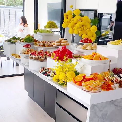 Appetizer Table Display, Buffet Food Display, Cube Display, Food Display Table, Food Display Stands, Appetizer Display, Recipes Using Bananas, Appetizers Table, Gourmet Appetizers