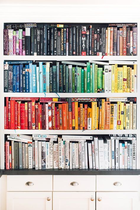 Home Library Organization, Ideas For Home Library, Make A Bookshelf, Cookbook Library, Cookbook Organization, New Ideas For Home, Organization Life, Cookbook Shelf, Beautiful Bookshelf