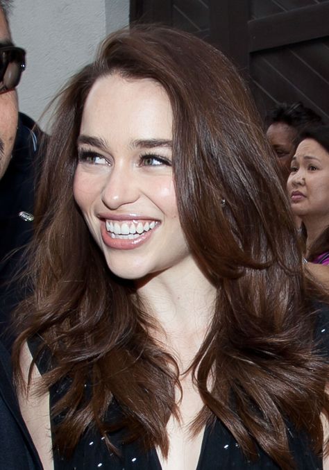 Emilia Clarke in 2012. Hair Color Brown Chestnut, Hair Color For Fair Skin, Chestnut Brown Hair, Chestnut Hair, Dark Brunette Hair, Chestnut Hair Color, Chocolate Hair, Spring Hair Color, Long Brown Hair