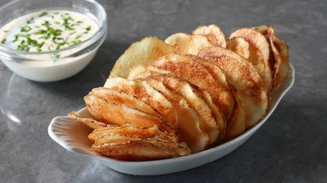 Microwave Potato Chips Recipe Microwave Potato Chips, Potato Chips Recipe, Microwave Potato, Homemade Potato Chips, Homemade Potato Salads, Potato Chip Recipes, Potatoes In Microwave, Fried Chips, Recipes Appetizers And Snacks