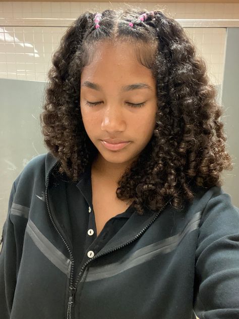 Mini Hair Clips Hairstyles Curly Hair, Natural Hairstyles Curly Hair Black, Cute Curly Half Up Half Down Hairstyles, 3b Hairstyles For School, Curly Hair Birthday Hairstyles, Curly Hair 3c Hairstyles, Black Girls Curly Hairstyles, Natural Black Girls Hairstyles, Hairstyles For Coily Hair