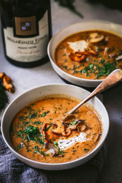 Hungarian Mushroom, Hungarian Mushroom Soup, Creamy Soup Recipes, Fall Soup Recipes, Delicious Soup Recipes, Fall Soups, Goulash, Bowl Of Soup, Fresh Dill