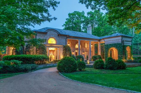 Rayna Jaymes's Mansion From "Nashville" Is Even More Insane Than It Looks on the Show Rayna James, Nashville Tv Show, Nashville Real Estate, Mansion Exterior, Mega Mansions, Equestrian Facilities, Mansions For Sale, Vacant Land, Expensive Houses