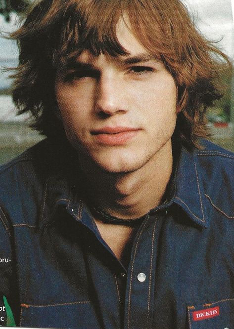 90s Ashton Kutcher, Ashton Kutcher Aesthetic, Ashton Kutcher 90s, Young Ashton Kutcher, Aston Kutcher, 70s Haircuts, Michael Kelso, 90s Hairstyles Men, Ashton Kutcher