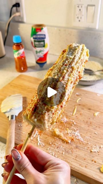 NATI 🦀🇲🇽 on Instagram: "If you didn’t grow up with street elotes 🌽 don’t worry I got you. A childhood favorite 🥰 and now even more elevated with @hellmannsmayonnaise Tajin Chili Lime Dressing 🌶️🍋‍🟩 @tajinusa #hellmannspartner #tajin #streetcorn #streetelotes #elote #esquites 

RECIPE:
2-3 sweet corn on the cob
2 tbsp regular mayonnaise 
1/4 cup cotija cheese
1 tbsp hellmanns tajin chili lime dressing
1 tbsp spread or butter 🧈 
dash of cayenne
dash of tajin" Elote Bar Set Up, Elote Bar, Esquites Recipe, Sweet Corn On The Cob, Chili Lime Dressing, Elote Recipe, Cotija Cheese, Street Corn, Lime Dressing