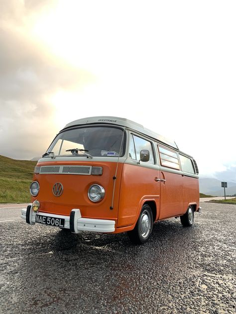 Vans Aesthetic, Brown Vans, Volkswagen Van, Vw Bus Camper, Combi Volkswagen, Living On The Road, Hippie Van, Bus Camper, Vw Campervan