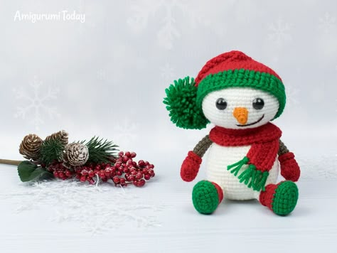 Amigurumi snowman in Christmas outfit - Crochet pattern by Amigurumi Today Garlic Meatballs, Christmas Elf Outfit, Christmas Elf Costume, Christmas Amigurumi, Amigurumi Today, Crochet Snowman, Elf Clothes, Crochet Teddy Bear, Snowmen Patterns