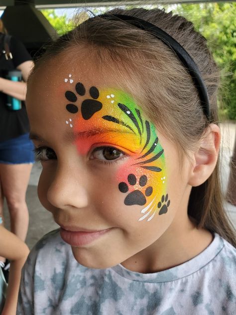 Paw Print Face Paint Easy, Easiest Face Paint Designs, Wild Animal Face Paint, Face Paint Ladybug, Paw Face Paint, Face Paint Crayons Ideas, Paw Print Face Paint, Face Painting Booth Set Up, Face Paint Animals