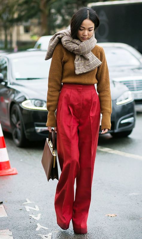 How to Wear Bright Colors in the Winter Red Pants Outfit Aesthetic, Sultana Dress, Red Trousers Outfit, Trousers Street Style, Red Pants Outfit, Outfit For Christmas, Fall Fashion Colors, Mocha Mousse, Bright Colored Outfits