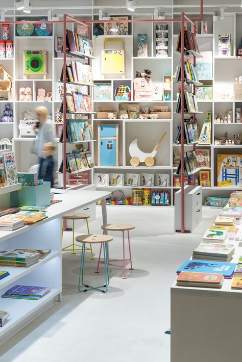 Book Shop Design, Book Store Design, Bookshop Design, Toy Store Design, Small Shop Design, Bookstore Design, Retail Space Design, Making Books, Bookstore Cafe