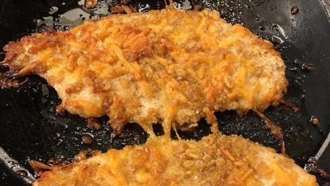 A crunchy, cheesy coating provides an exciting blend of flavors for baked chicken. Cheddar Chicken, Easy Baked Chicken, Baked Chicken Breast, Best Chicken Recipes, Baked Chicken Recipes, Skinless Chicken Breast, Popular Recipes, Chicken Breast Recipes, Chicken Breasts