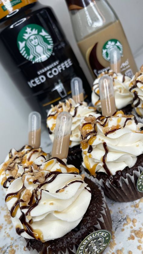 Starbucks Cupcakes Recipe, Caramel Frappuccino Cupcakes, Caramel Frappe Cupcakes, Starbucks Cupcake Ideas, Starbucks Cupcake, Frappuccino Cupcakes, Cupcake Themes, Starbucks Cupcakes, Starbucks Flavors