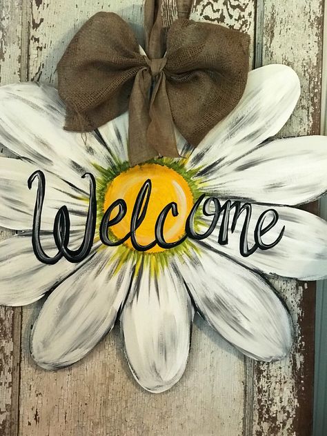 Daisy Door Hanger, Hallway Portraits, Daisy Template, Flower Door Hanger, Sunflower Door Hanger, Flower Door, Stylish Doors, Door Hangers Diy, Door Signs Diy