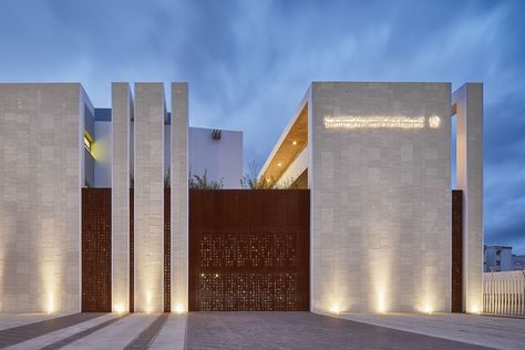 School Building Design, Kindergarten Design, Concrete Facade, Outdoor Living Design, Modern Moroccan, Entrance Design, Education Architecture, Building Facade, Zaha Hadid