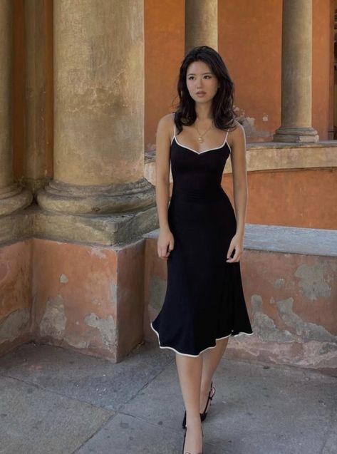 Simple Black Party Dress, Long Black Dress Aesthetic Casual, Vintage Dresses 90s Classy, Elegant Classy Dress Aesthetic, Stoking And Dress, Black Dress Aesthetic Casual, Simple Dress Formal Classy, Causal Wedding Outfit Guest, Revenge Dress Aesthetic