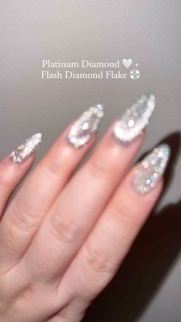 Nail Polish Art Designs, Acrylic Nail Designs Coffin, Star Nail Designs, Cat Eye Nails Polish, Beauty Hacks Nails, Milky Nails, Glittery Nails, Nail Art Designs Videos, Lightbulbs