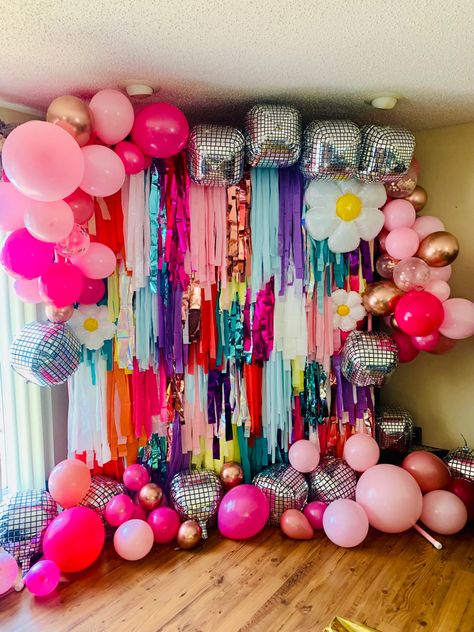 Chicken Wire Balloon Arch, Chicken Wire Backdrop, Pageant Room, Pvc Pipe Backdrop, 70s Room, Fairytale Party, Project List, Birthday Special, Diy Backdrop