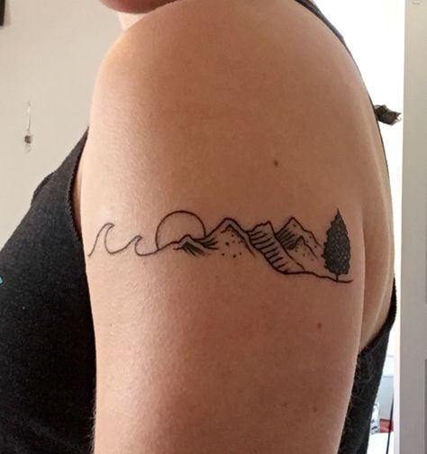 Waves turning into mountains tattoo Rising Sun Tattoos, Berg Tattoo, Mountain Range Tattoo, Tattoo Sonne, Landscape Tattoo, Simple Tattoo Designs, Sun Tattoos, Mountain Tattoo, Line Art Tattoos