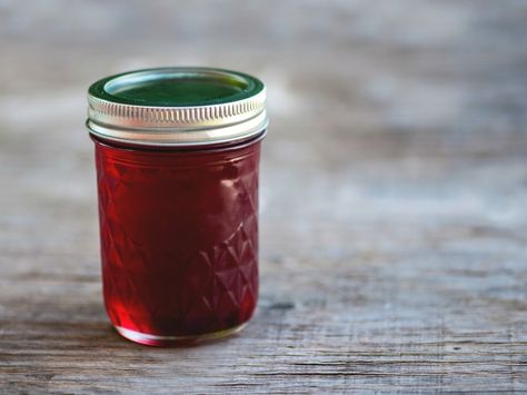 Making Jelly from Fruit Juice Jelly From Juice, Fruit Jelly Recipe, Making Jelly, Blueberry Jelly, Canning Jam Recipes, Diy Jelly, Mango Jelly, Peach Jelly, Fruit Juice Recipes