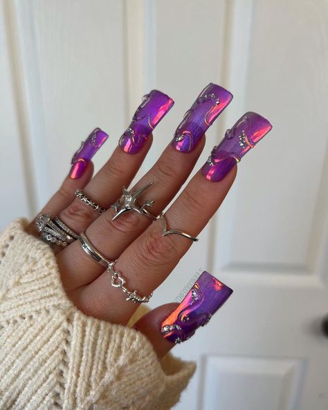 It’s giving crystal ball 🔮 | Instagram Duck Nail Designs, Mermaid Nail Powder, Manicure Routine, Nail Design Tutorial, Duck Nail, Silver Cat Eye, Bow Designs, Eye Nail Art, Cat Eye Gel Polish