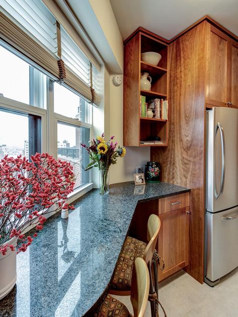 Bar Under Window, Modern Urban Kitchen, Breakfast Bar Design, White Contemporary Kitchen, Bar Design Ideas, Kitchen Breakfast Bar, Upper East Side Apartment, Limestone Floor Tiles, Kitchen Breakfast Nooks