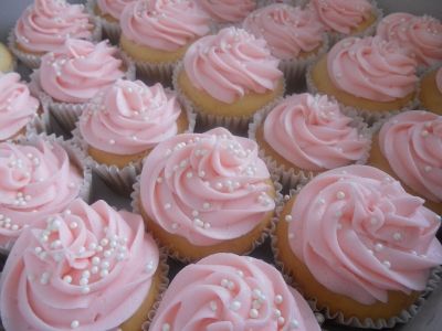 Baby girl shower cupcakes- would be pretty on a cake also Girl Shower Cupcakes, Tårta Design, Baby Shower Cupcakes For Girls, Gateau Baby Shower, Communion Ideas, Baby Shower Cakes Girl, Baby Shower Treats