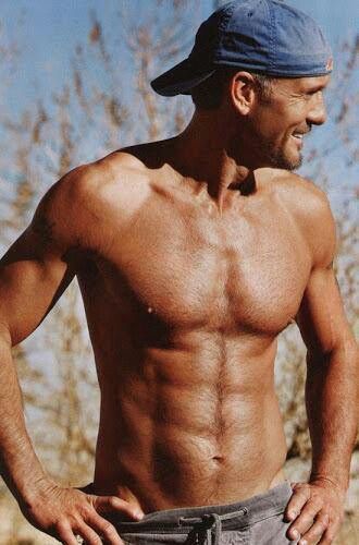 Tim Mcgraw Shirtless, Tim Mcgraw Faith Hill, Florida Georgia Line, Tim Mcgraw, Workout Plan Gym, Country Men, Country Stars, Senior Fitness, Shirtless Men