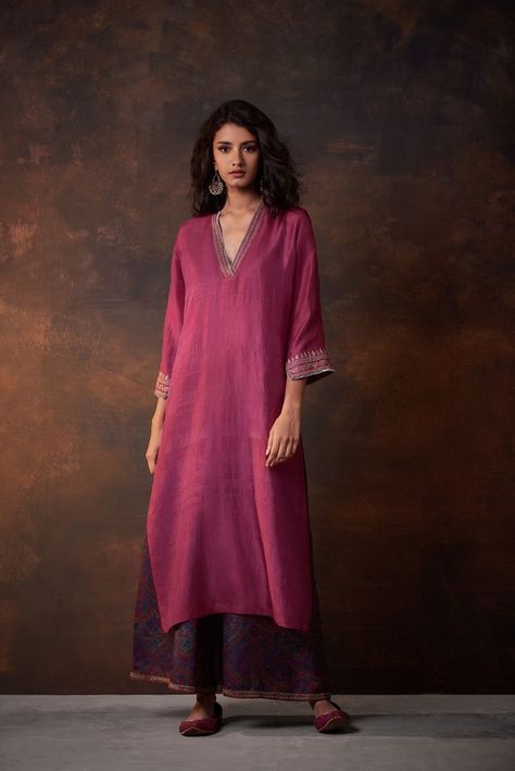 Kurta Set For Women, Simple Kurta Designs, Good Earth, Casual Indian Fashion, Pakistani Fashion Party Wear, Kurta Neck Design, Salwar Kamiz, Cotton Kurti Designs, Kurta Designs Women