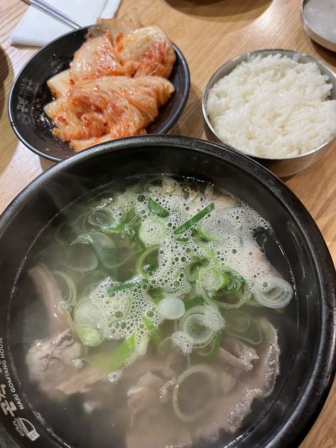 Korean Soup Aesthetic, Korean Soups And Stews, Korean Healthy Food, Healthy Korean Food, Aesthetic Korean Food, Balanced Meal Ideas, Korean Soup Recipes, Korean Soups, Korean Comfort Food