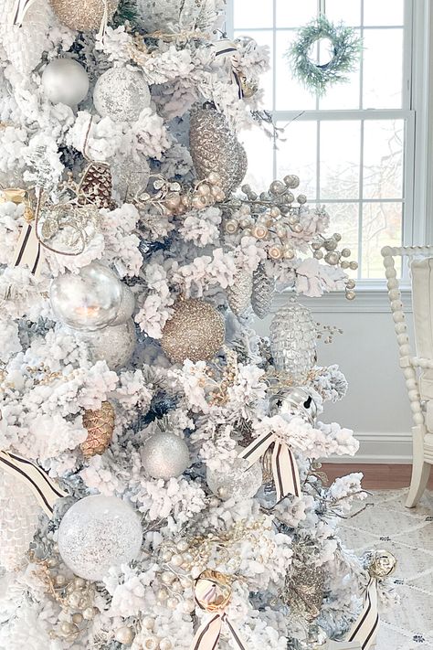 Silver And Gold Christmas Tree Decor, White And Silver Christmas Tree Ideas, Christmas Tree Topper Ideas, Chritsmas Tree, White Christmas Garland, Champagne Christmas Tree, Stone Gable, Merry Christmas Decor, Christmas Trees Decorated