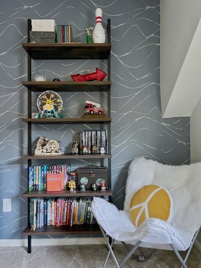 Boys Bedroom Bookshelf Ideas, Boys Bookshelf Ideas, Boys Room Bookshelf, Boys Bookshelf, Hunters Bedroom, Bedroom Design Plan, Teen Boy Bedroom Decor, Coffee Pancakes, Bedroom Bookcase