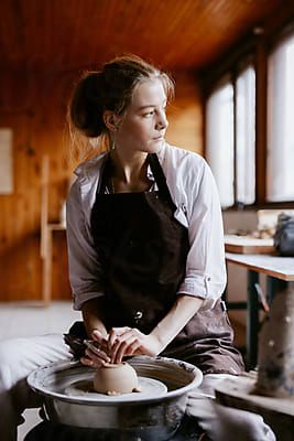 Woman Making Pottery, Pottery Pose Reference, Pottery Photography Ideas, Pottery Photoshoot, Pottery Portrait, Pottery Branding, Pottery Woman, Pottery Photography, Art Studio Design