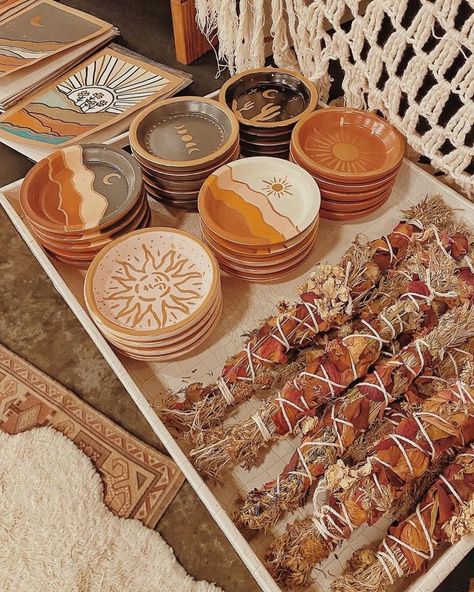 Western Pottery Ideas, Boho Kitchenware, Eclectic Pottery, Bohemian Pottery, Boho Ceramics, Boho Dinnerware, Boho Dishes, Boho Pottery, Painted Terracotta