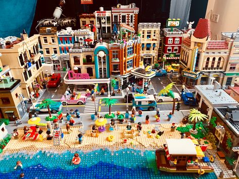 Lego City Buildings, Lego Park, Lego City Display, Lego Beach, Lego Table Diy, Lego Village, Lego Display, Lego Diy, Lego Activities