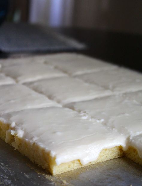 Texas Sheet Cake In 9x13 Pan, Classic White Texas Sheet Cake 12 Tomatoes, Classic White Texas Sheet Cake, White Texas Almond Sheet Cake, White Texas Sheet Cake Recipe, Sheet Pan Cake, White Sheet Cake, White Sheet Cakes, White Texas Sheet Cake