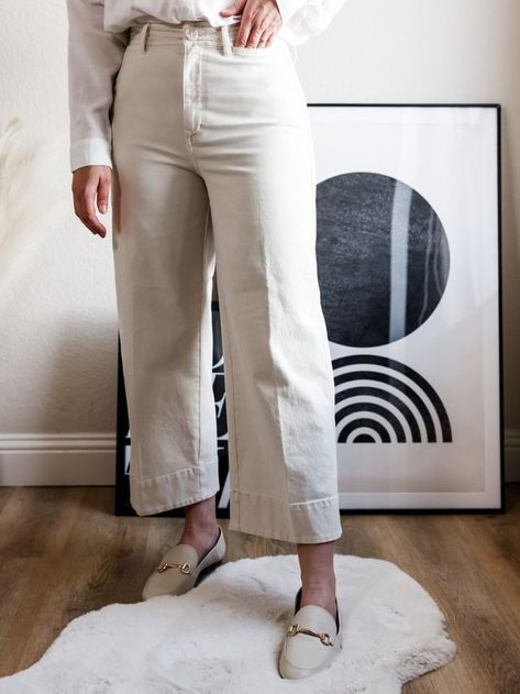 Ecru Wide Leg Pants Outfit, How To Style White Wide Leg Jeans, Wide Leg Cream Pants Outfit, Cream Wide Leg Jeans Outfit, Cream Wide Leg Pants Outfits, Wide Leg Crop Pants Outfit, Wide Leg Pants Outfit Plus Size, Wide Leg Cropped Pants Outfit, Cropped Wide Leg Pants Outfit