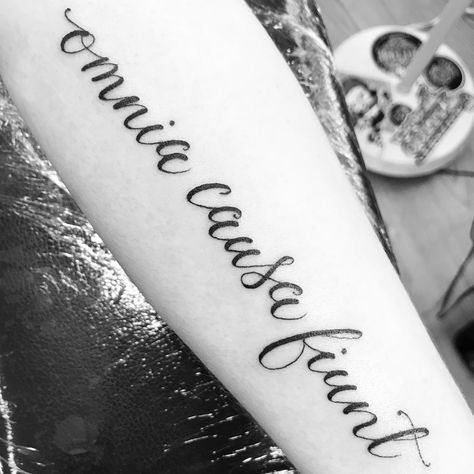 Omnia Causa Fiunt.....Latin for Everything happens for a reason! ❤️ Love this tattoo and this font! Omnia Causa Fiunt Tattoo, Reason Tattoo, Fun Tattoo, Everything Happens For A Reason, Tattoo Fonts, For A Reason, Mini Tattoos, Tattoos And Piercings, Mug Designs