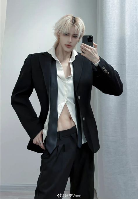 Weian Vann, Levi Cosplay, Rich Boy, Amazing Cosplay, Set Me Free, Chinese Boy, All Black Outfit, Asian Boys, Black Outfit