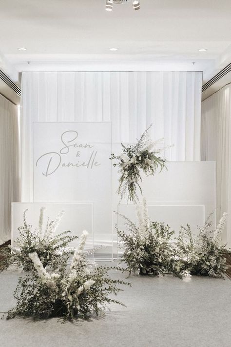 Minimal Backdrop Wedding, Minimalism Wedding Decoration, Backdrop Wedding Minimal, Minimal Wedding Backdrop, Minimalist Wedding Theme, Minimal Wedding Decor, Simple Minimalist Wedding, Wedding Stage Backdrop, Wedding Background Decoration